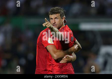 Ulm, Deutschland. August 2024. firo: 16.08.2024, Fußball, DFB-Pokal, Pokal, Saison 2024/2025, 1. Runde, SSV Ulm - FC Bayern München Jubilation auf 0:1, Thomas Müller Credit: dpa/Alamy Live News Stockfoto