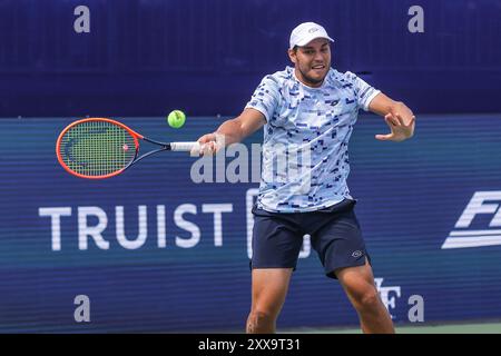 22. August 2024: Pavel Kotov trifft den Ball gegen Lorenzo Sonego Winston-Salem Open, ATP Tour, Wake Forest Tennis Complex, Winston Salem, North Carolina. David Beach/CSM Stockfoto