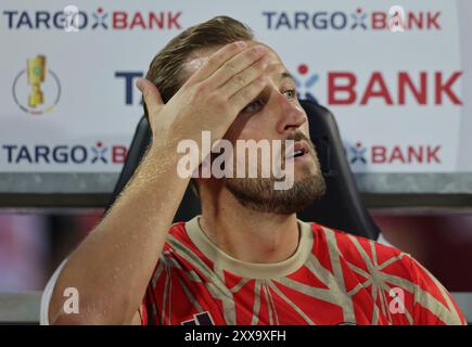 Ulm, Deutschland. August 2024. firo: 16.08.2024, Fußball, DFB-Pokal, Pokal, Saison 2024/2025, 1. Runde, SSV Ulm - FC Bayern München Harry Kane, Bayern auf der Bank Credit: dpa/Alamy Live News Stockfoto