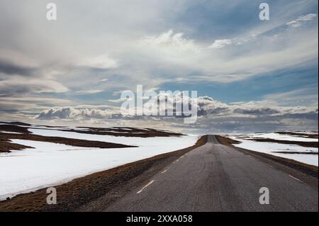 Naturlandschaften auf der Insel Mageroya entlang der Straße zum Nordkap, Norwegen Stockfoto