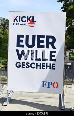 Wien, Österreich. August 2024. Die FPÖ (Freiheitliche Partei Österreichs) präsentiert die 1. Posterwelle zur Nationalratswahl 2024 in Wien. Poster-Slogan: Dein Wille Wird Getan Stockfoto