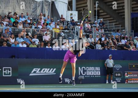 22. August 2024: Alex Michelsen trifft den Ball gegen Christopher Eubanks. Winston-Salem Open, ATP Tour, Wake Forest Tennis Complex, Winston Salem, North Carolina. David Beach/CSM Stockfoto