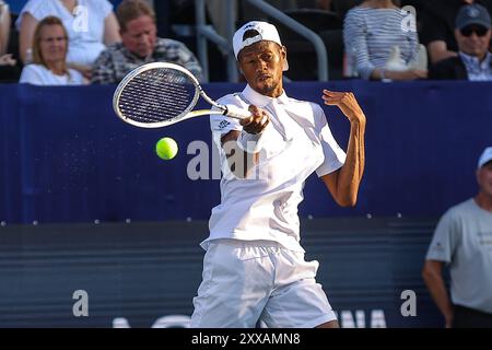 22. August 2024: Christopher Eubanks trifft den Ball gegen Alex Michelsen. Winston-Salem Open, ATP Tour, Wake Forest Tennis Complex, Winston Salem, North Carolina. David Beach/CSM Stockfoto