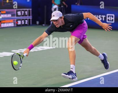 22. August 2024: Alex Michelsen trifft den Ball gegen Christopher Eubanks. Winston-Salem Open, ATP Tour, Wake Forest Tennis Complex, Winston Salem, North Carolina. David Beach/CSM Stockfoto