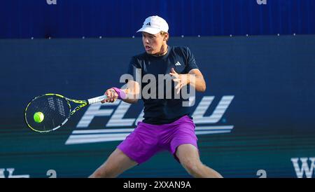 22. August 2024: Alex Michelsen trifft den Ball gegen Christopher Eubanks. Winston-Salem Open, ATP Tour, Wake Forest Tennis Complex, Winston Salem, North Carolina. David Beach/CSM Stockfoto