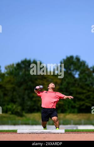 Stuttgart, Deutschland. August 2024. Para Athletics: Niko Kappels Medientag vor den Paralympischen Spielen in Paris 2024. Niko Kappel in Aktion während eines Trainings bei seinem Medientag vor den Paralympics in Paris 2024. Quelle: Tom Weller/dpa/Alamy Live News Stockfoto