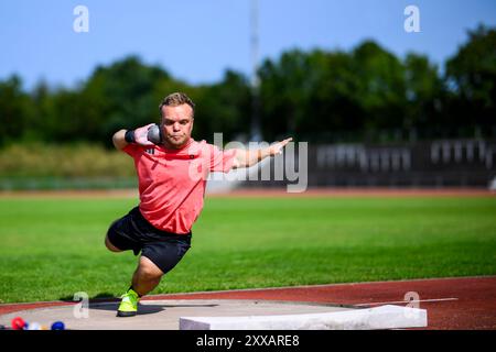 Stuttgart, Deutschland. August 2024. Para Athletics: Niko Kappels Medientag vor den Paralympischen Spielen in Paris 2024. Niko Kappel in Aktion während eines Trainings bei seinem Medientag vor den Paralympics in Paris 2024. Quelle: Tom Weller/dpa/Alamy Live News Stockfoto