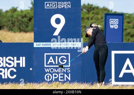 St Andrews, Schottland, Großbritannien. August 2024. Zweite Runde der AIG Women’s Open auf dem Old Course St Andrews. Charley Hull T-Stück auf 9. Loch geschossen. Iain Masterton/Alamy Live News Stockfoto