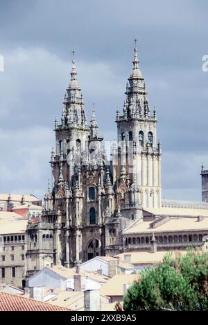 Santiago de Compostela, Galicien, Spanien. Blick auf die Kathedrale von Santiago de Compostela vom Alameda Park. Stockfoto