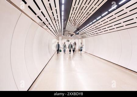 Sydney, Australien, Freitag, 23. August 2024. Victoria Cross Metro Station, die diese Woche im Norden von Sydney als Teil der fahrerlosen Sydney Metro-Linie (Chatswood-Sydenham-Linie) eröffnet wurde. Quelle: Paul Lovelace/Alamy Live News Stockfoto