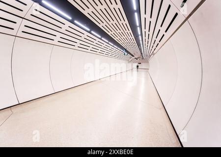 Sydney, Australien, Freitag, 23. August 2024. Victoria Cross Metro Station, die diese Woche im Norden von Sydney als Teil der fahrerlosen Sydney Metro-Linie (Chatswood-Sydenham-Linie) eröffnet wurde. Quelle: Paul Lovelace/Alamy Live News Stockfoto