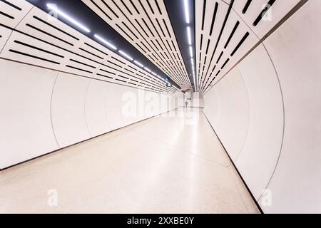 Sydney, Australien, Freitag, 23. August 2024. Victoria Cross Metro Station, die diese Woche im Norden von Sydney als Teil der fahrerlosen Sydney Metro-Linie (Chatswood-Sydenham-Linie) eröffnet wurde. Quelle: Paul Lovelace/Alamy Live News Stockfoto