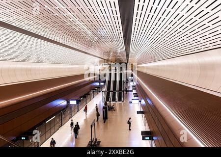 Sydney, Australien, Freitag, 23. August 2024. Victoria Cross Metro Station, die diese Woche im Norden von Sydney als Teil der fahrerlosen Sydney Metro-Linie (Chatswood-Sydenham-Linie) eröffnet wurde. Quelle: Paul Lovelace/Alamy Live News Stockfoto