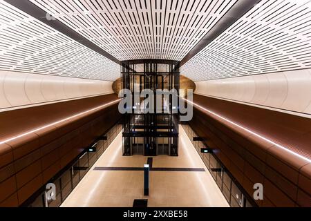 Sydney, Australien, Freitag, 23. August 2024. Victoria Cross Metro Station, die diese Woche im Norden von Sydney als Teil der fahrerlosen Sydney Metro-Linie (Chatswood-Sydenham-Linie) eröffnet wurde. Quelle: Paul Lovelace/Alamy Live News Stockfoto