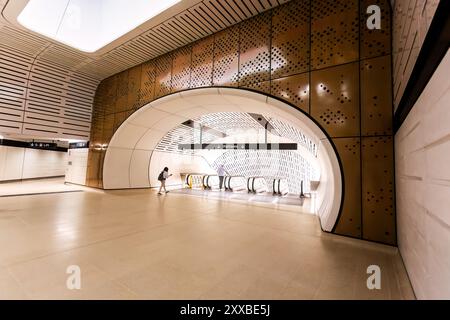 Sydney, Australien, Freitag, 23. August 2024. Victoria Cross Metro Station, die diese Woche im Norden von Sydney als Teil der fahrerlosen Sydney Metro-Linie (Chatswood-Sydenham-Linie) eröffnet wurde. Quelle: Paul Lovelace/Alamy Live News Stockfoto