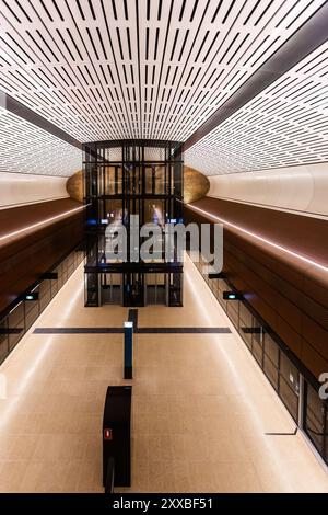 Sydney, Australien, Freitag, 23. August 2024. Victoria Cross Metro Station, die diese Woche im Norden von Sydney als Teil der fahrerlosen Sydney Metro-Linie (Chatswood-Sydenham-Linie) eröffnet wurde. Quelle: Paul Lovelace/Alamy Live News Stockfoto