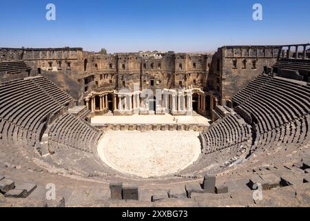 Das römische Theater in Bosra im Bezirk dar'a im Südwesten Syriens. Stockfoto