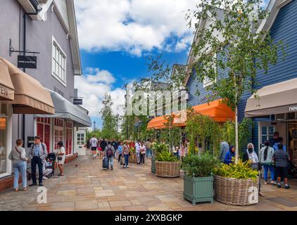 Bicester Village, ein Designer-Outlet-Einkaufszentrum in der Nähe von Bicester, Oxfordshire, England, Großbritannien Stockfoto