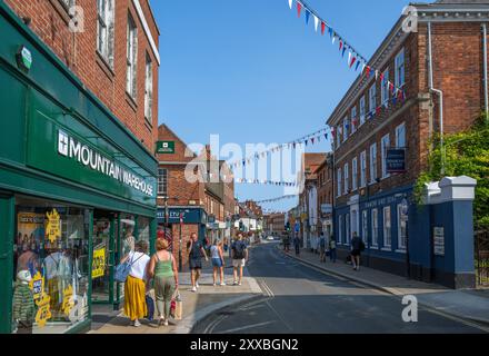 Geschäfte in der Bell Street, Henley-on-Thames, Oxfordshire, England, Großbritannien Stockfoto