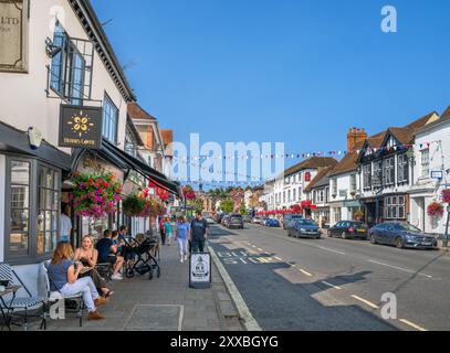 Geschäfte und Cafés in der Hart Street, Henley-on-Thames, Oxfordshire, England, Großbritannien Stockfoto