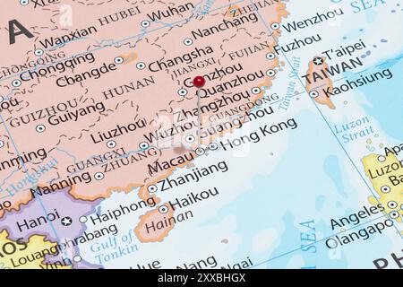 Nah an einer Macau-Stadt mit einer roten Nadel in die politische Landkarte Chinas Stockfoto
