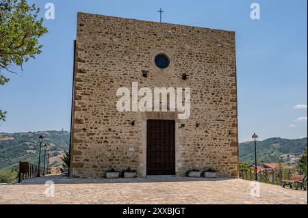 Die Kirche S. Maria a Porto Lungo ist von bemerkenswertem künstlerischem Interesse und stammt aus dem 14. Jahrhundert und befindet sich auf einem alten heidnischen Tempel in Rom Stockfoto