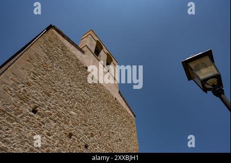 Die Kirche S. Maria a Porto Lungo ist von bemerkenswertem künstlerischem Interesse und stammt aus dem 14. Jahrhundert und befindet sich auf einem alten heidnischen Tempel in Rom Stockfoto
