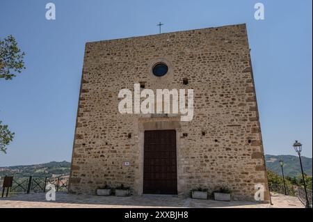 Die Kirche S. Maria a Porto Lungo ist von bemerkenswertem künstlerischem Interesse und stammt aus dem 14. Jahrhundert und befindet sich auf einem alten heidnischen Tempel in Rom Stockfoto
