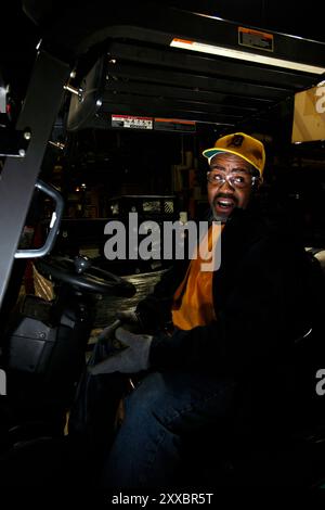 Arbeiter werden bei Flexible Rubber Infusion Molding entlassen, da das Unternehmen Schwierigkeiten hat, ihre Auftragsbücher zu füllen. Stockfoto