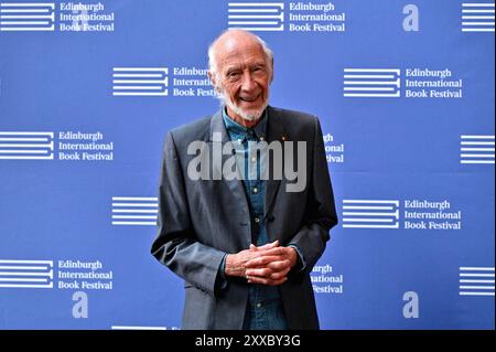 Edinburgh, Schottland, Großbritannien. August 2024. Edinburgh International Book Festival: Roger McGough, englischer Dichter, Autor und Dramatiker beim offiziellen Fotogespräch. Quelle: Craig Brown/Alamy Live News Stockfoto