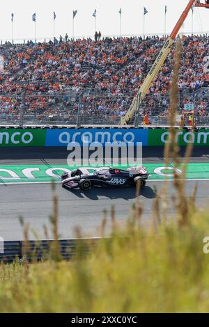 Zandvoort, Monte Carlo, Niederlande. August 2024. NICO HULKENBERG von Haas Friday zum Training beim Großen Preis der Niederlande 2024 (Kreditbild: © Alexis Kahn/ZUMA Press Wire) NUR REDAKTIONELLE VERWENDUNG! Nicht für kommerzielle ZWECKE! Quelle: ZUMA Press, Inc./Alamy Live News Stockfoto