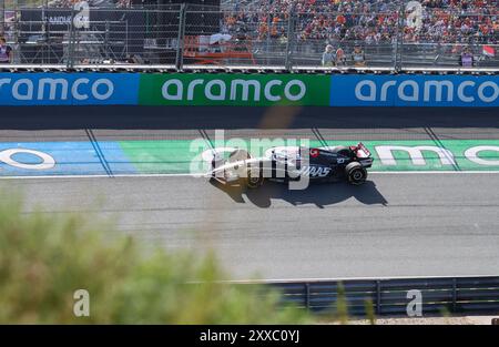 Zandvoort, Monte Carlo, Niederlande. August 2024. NICO HULKENBERG von Haas Friday zum Training beim Großen Preis der Niederlande 2024 (Kreditbild: © Alexis Kahn/ZUMA Press Wire) NUR REDAKTIONELLE VERWENDUNG! Nicht für kommerzielle ZWECKE! Stockfoto