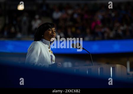 Chicago, Vereinigte Staaten. August 2024. Angela Alsobrooks bei der Democratic National Convention 2024 in Chicago, Illinois, USA, am Dienstag, den 20. August 2024 im United Center. Quelle: Annabelle Gordon/CNP/dpa/Alamy Live News Stockfoto