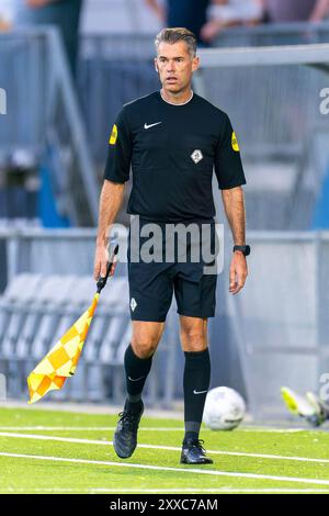 Den Bosch, Niederlande. August 2024. DEN BOSCH, NIEDERLANDE - 23. AUGUST: Stellvertretender Schiedsrichter Charles Schaap trat am 23. August 2024 im Stadion de Vliert beim FC den Bosch in den Bosch an. (Foto: Joris Verwijst/Orange Pictures) Credit: dpa/Alamy Live News Stockfoto