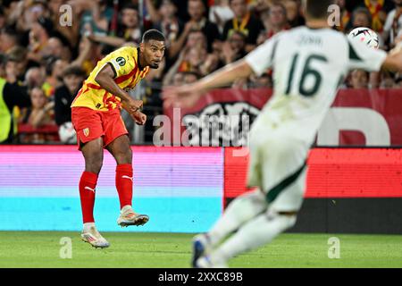 Andy Diouf (18) von RC Lens, die während der Conference League am 22. August 2024 in Lens, Frankreich gezeigt wurde, spielte das erste Legspiel in der Saison 2024-2025 zwischen Racing Club de Lens und Panathinaikos. (Foto von David Catry / Sportpix ) Stockfoto