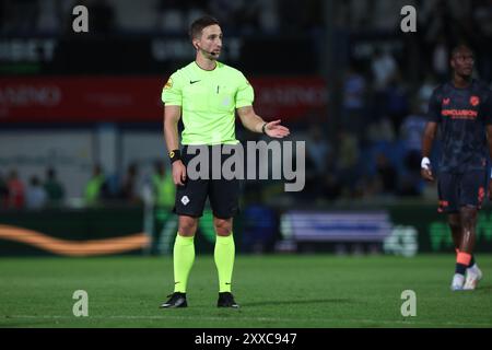 Doetinchem, Niederlande. August 2024. DOETINCHEM, NIEDERLANDE - 23. AUGUST: Schiedsrichter Luuk Timmer beim niederländischen Keuken Kampioen Divisie Spiel zwischen de Graafschap und Jong FC Utrecht im Stadion de Vijverberg am 23. August 2024 in Doetinchem, Niederlande. (Foto: Ben Gal/Orange Pictures) Credit: Orange Pics BV/Alamy Live News Stockfoto