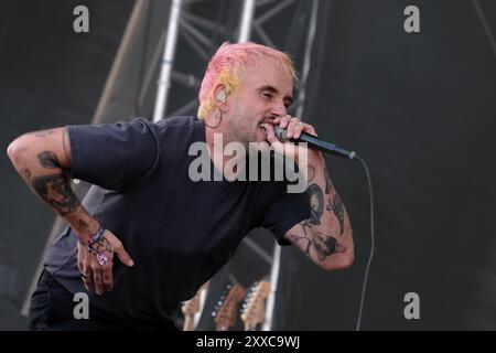 Southsea, Großbritannien. August 2024. Der britische Sänger und Songwriter Joseph Talbot alias Joe Talbot, Leadsänger der britischen Punkrock-Band Idles, die live auf der Bühne des Victorious Festivals auftritt. Quelle: SOPA Images Limited/Alamy Live News Stockfoto