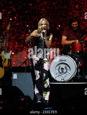 BARCELONA, SPANIEN - 24. Juni 2024: Sheryl Crow tritt auf der Bühne im Poble Espanyol auf. Stockfoto