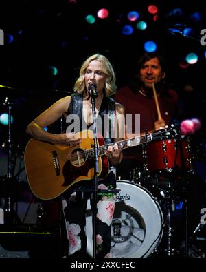 BARCELONA, SPANIEN - 24. Juni 2024: Sheryl Crow tritt auf der Bühne im Poble Espanyol auf. Stockfoto