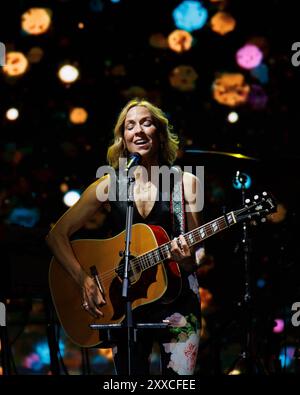 BARCELONA, SPANIEN - 24. Juni 2024: Sheryl Crow tritt auf der Bühne im Poble Espanyol auf. Stockfoto