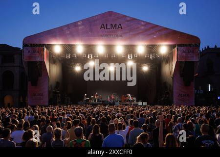 BARCELONA, SPANIEN - 24. Juni 2024: Sheryl Crow tritt auf der Bühne im Poble Espanyol auf. Stockfoto