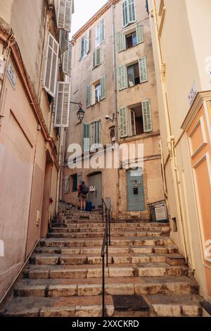 Cannes, Frankreich - 1. August 2024: Altstadt von Cannes an der französischen Riviera Stockfoto