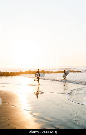 Surfer Sonnenuntergang Stockfoto