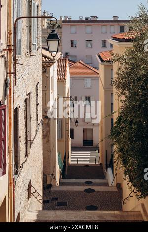 Cannes, Frankreich - 1. August 2024: Altstadt von Cannes an der französischen Riviera Stockfoto