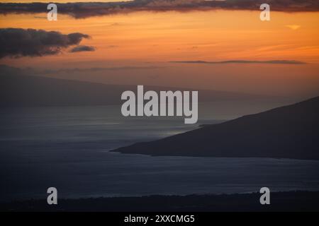 Hawaiianischer Sonnenuntergang über Maui Stockfoto