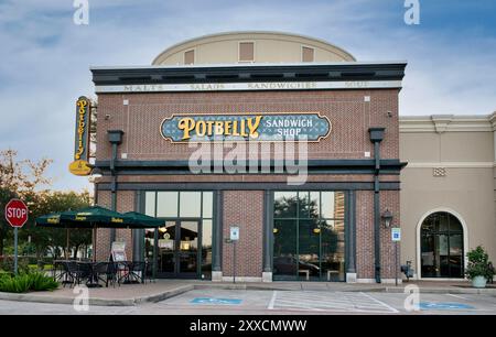 Houston, Texas, USA, 23. 06. 2024: Potbelly Sandwich Shop Restaurant außen. Stockfoto