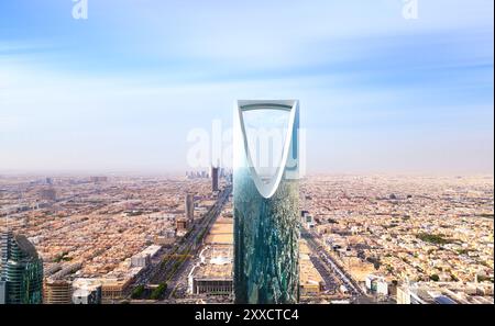 Arial-Ansicht von Riad-Stadt Saudi-Arabien. Luftpanorama der Innenstadt von Riad mit Wolkenkratzern des zentralen Geschäftsviertels Al Olaya, Al Riad, Stockfoto