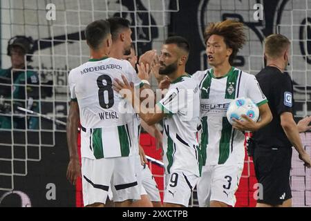 Fussball, 1.BL Saison 2024/2025 Borussia Mönchengladbach vs Bayer 04 Leverkusen, 23.08.2024, Stadion im Borussia Park Mönchengladbach jubeln FotoCopyright Gladys Chai von der Laage DFL-Vorschriften verbieten jede Verwendung von Fotografien als Bildsequenzen und/oder Quasi-Video. Stockfoto