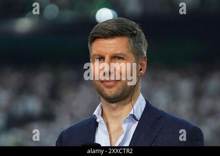 Fussball, 1.BL Saison 2024/2025 Borussia Mönchengladbach vs Bayer 04 Leverkusen, 23.08.2024, Stadion im Borussia Park Mönchengladbach, Thomas Hitzlsperger, Fussballexperte FotoCopyright Gladys Chai von der Laage DFL-Vorschriften verbieten jede Verwendung von Fotografien als Bildsequenzen und/oder Quasi-Video. Stockfoto