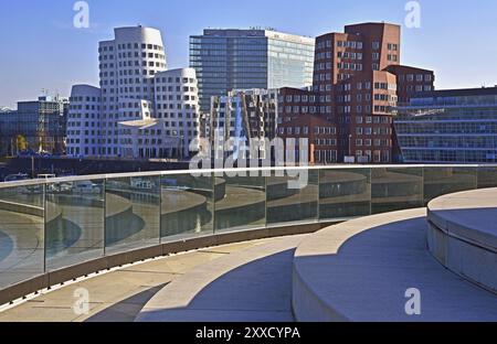 O. Ghery-Gebäude im Medienhafen Stockfoto